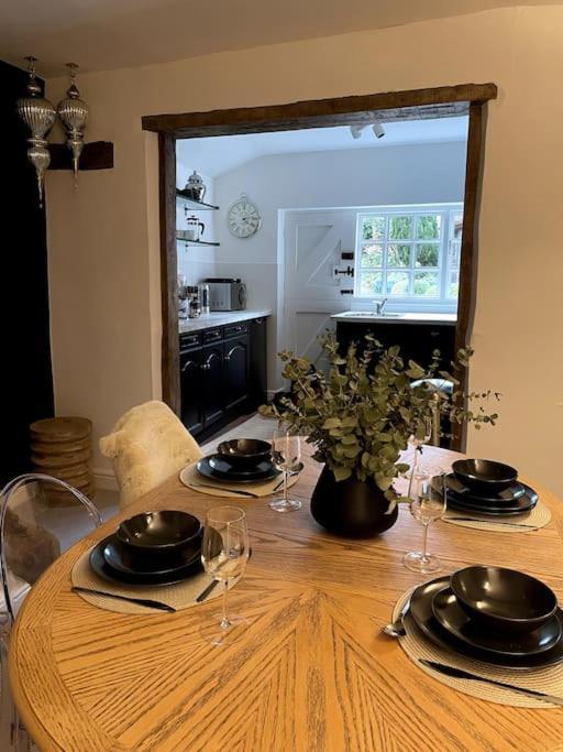 Entire Georgian Luxury Home - 3 Storey- High St Henley-In-Arden -Two Bedrooms-Sleeps 4 Kültér fotó