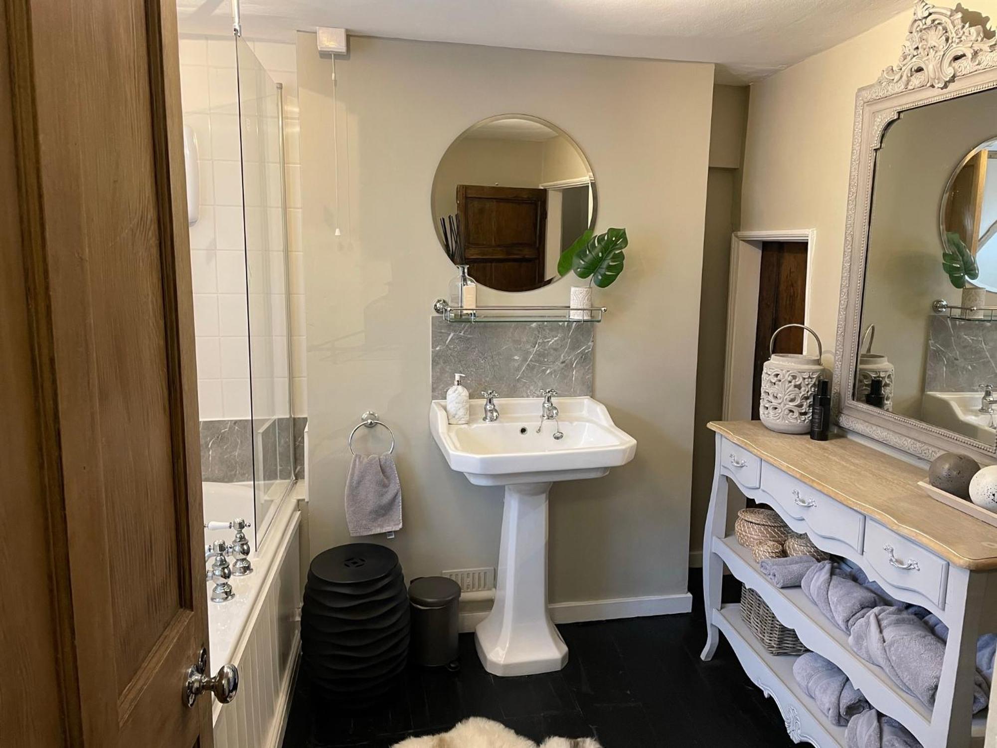 Entire Georgian Luxury Home - 3 Storey- High St Henley-In-Arden -Two Bedrooms-Sleeps 4 Kültér fotó