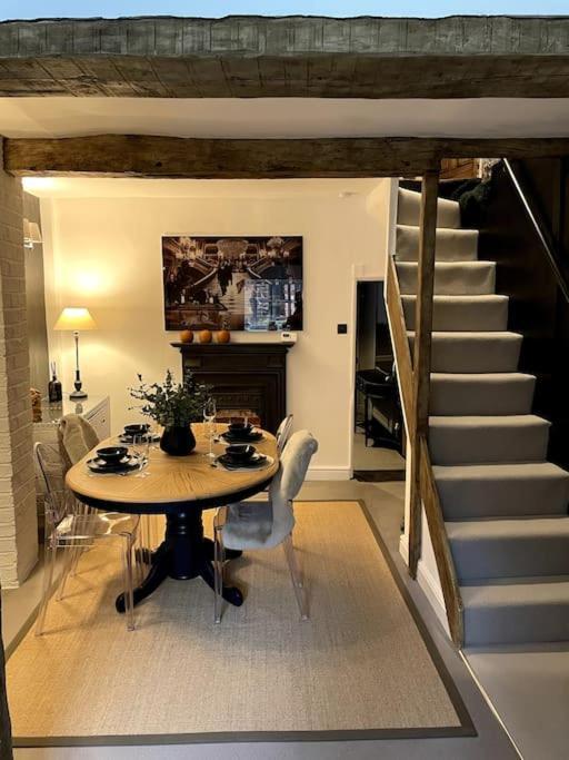 Entire Georgian Luxury Home - 3 Storey- High St Henley-In-Arden -Two Bedrooms-Sleeps 4 Kültér fotó