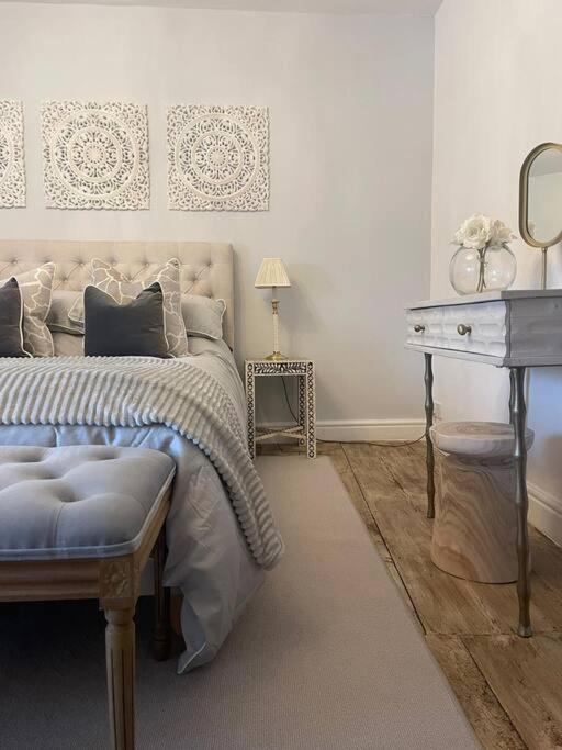 Entire Georgian Luxury Home - 3 Storey- High St Henley-In-Arden -Two Bedrooms-Sleeps 4 Kültér fotó