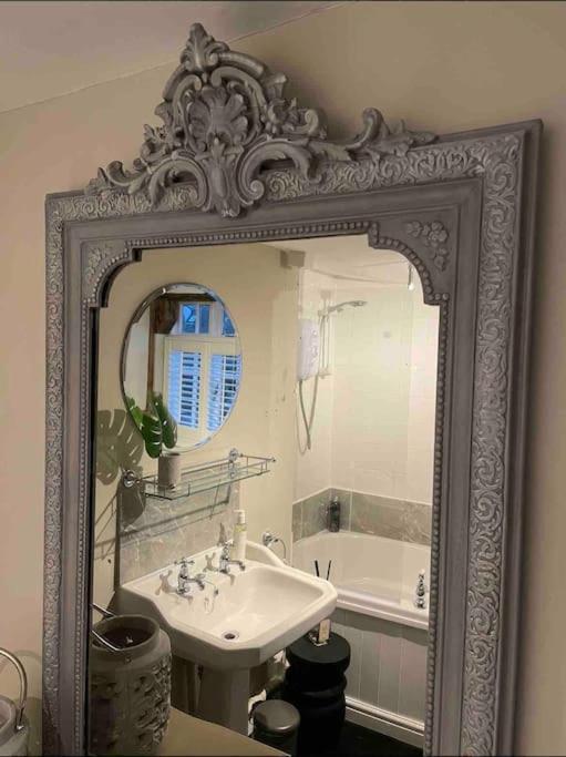 Entire Georgian Luxury Home - 3 Storey- High St Henley-In-Arden -Two Bedrooms-Sleeps 4 Kültér fotó